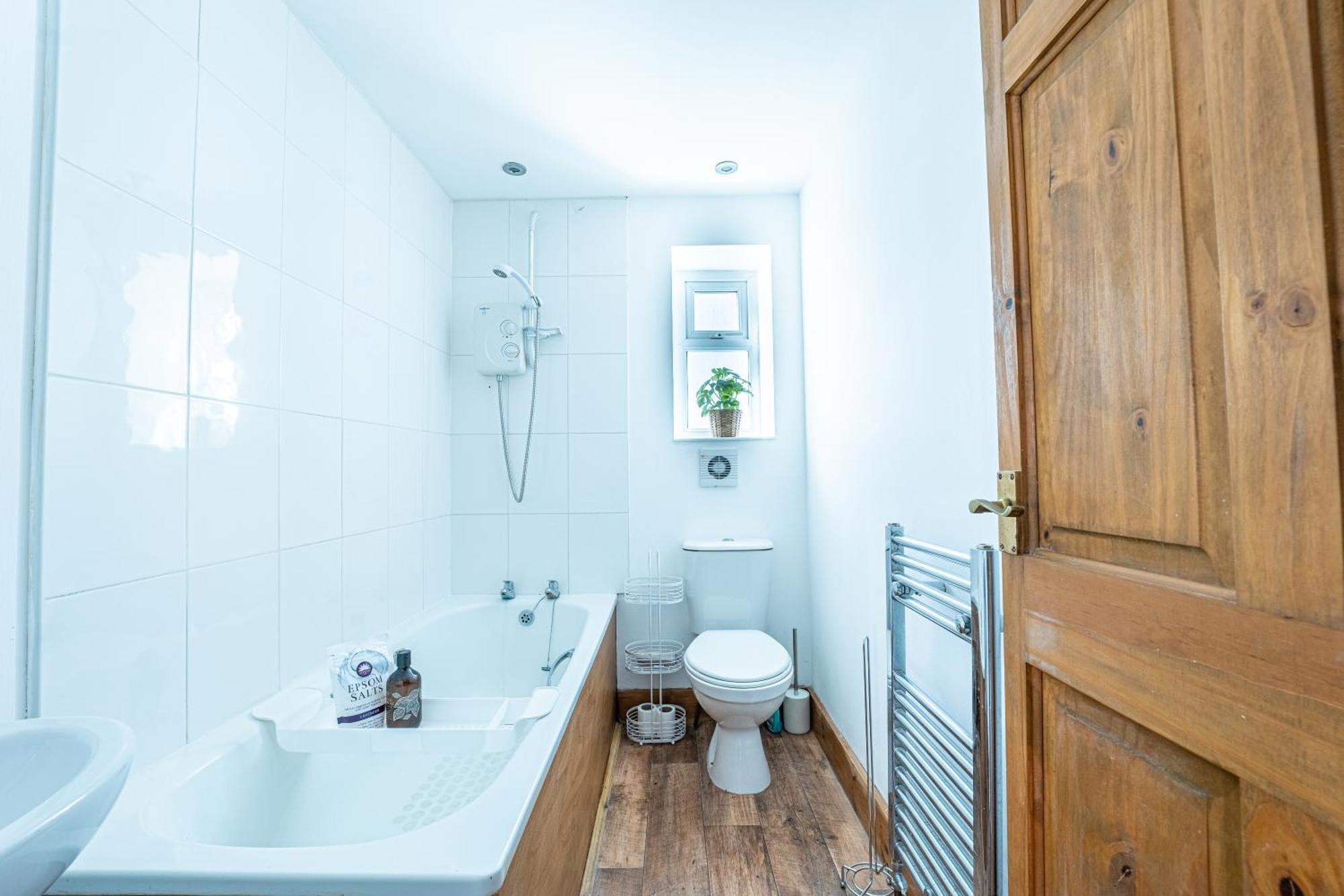 Seaside Retreat In Folkestone Apartment Екстериор снимка